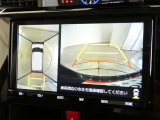 パノラミックビューモニター付きです。車両を上から見たような映像を画面に表示。運転席からの目視だけでは見にくい、車両周辺の状況をリアルタイムでしっかり確認できます。