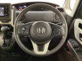 ハンドルにHondaセンシング系のクルーズコントロールやレーンキープアシストなどのスイッチと、オーディオの操作スイッチが装備されています。ハンドルから手を離さず安全に操作できます。