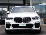 BMW在庫保有台数常時100台以上!ご来店の際はBMW本店(厚木市下荻野140-1)にご来店ください!弊社自慢の全天候型ショールーム!BMW在庫保有台数常時100台以上ございます!