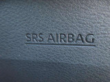 運転席側にSRS二-エアバックシステムを採用 万一の際の安全性を高めました