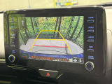 【バックカメラ】駐車時に後方がリアルタイム映像で確認できます。大型商業施設や立体駐車場での駐車時や、夜間のバック時に大活躍!運転スキルに関わらず、今や必須となった装備のひとつです!