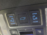 【パワーバックドア】スマートキーや運転席のボタンを押すだけでリアゲートが自動で開閉します!荷物を持っている時や、高い位置にあるバックドアを閉める際に便利な機能です♪