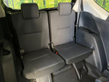 床下収納式のサードシートです。座席部分をコンパクトに収納でき、広大な荷室スペースとしてお使いいただけます!乗車人数や荷物の量など利用シーンに合わせて3列目を有効活用でき、とっても便利♪