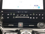 オートエアコンは温度を設定するだけで、自動で風量などを設定してくれます。運転しながら操作も必要ないので、安全性も向上します。
