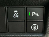 パーキングセンサーや横滑りを防ぐVSA等のスイッチ類は運転席の右側、手の届きやすい位置にあります。
