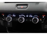運転席と助手席の温度設定の変更が可能な左右独立タイプのデュアルエアコンです♪♪♪暑がりな人・寒がりな人も誰もが車内を快適にお過ごしいただけます♪♪♪