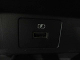 USB充電専用電源ソケットも付いています。モバイル機器などの充電専用