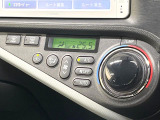 【オートエアコン】一度お好みの温度に設定すれば、車内の温度を検知し風量や温度を自動で調整。暑い&hellip;寒い&hellip;と何度もスイッチ操作をする必要はありません。快適な車内空間には必須の機能ですね♪