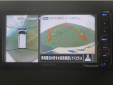 パノラミックビューモニター付きです。車両を上から見た様な映像を画面に表示。運転席からの目視だけでは見にくい、車両周辺の状況をリアルタイムでしっかり確認出来ます。