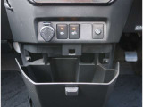 【シートヒーター】寒い日の運転など冷えやすい脚部を快適に温めてくれる。嬉しい機能♪
