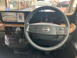 使いやすく安全な操作性と良好な視界を実現した運転席!