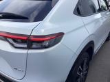 特徴的なデザインで後方からの確認しやすいLEDリアコンビネーションランプ