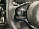 ステアリングにオーディオ操作スイッチが付いています。オーディオ画面に直接タッチしなくても操作が出来ますので、運転に集中できます。