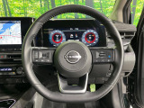 【ステアリングヒーター】冬場に冷たくなりやすい革巻きステアリングを、スイッチ一つで素早く適温に!エアコンよりも早く温まってくれるので、寒い日の運転も快適になりますね♪