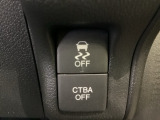 ハンドルの右側には安全装備の、CTBA(シティブレーキアシストシステム)とVSA(ABS+TCS+横滑り抑制)の解除スイッチがついています。