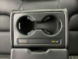 アームレストとドリンクホルダー付き☆