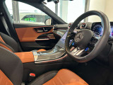 メルセデス・ベンツの定める厳しい基準をクリアしたお車のみをご案内させて頂きます。納車前整備はメーカー規定に基づき100項目以上にも及ぶ点検を熟練のメカニックによって行いご納車させて頂きます。