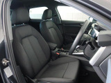 Audi車はどの車種も全てレザーハンドルです。そこにはAudiのこだわりがあり質感の高いレザーでしっかりと手に馴染み、高級感を演出します。