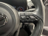 【ステアリングスイッチ】運転中に視線を前に向けたまま画面の操作できます。