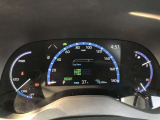 大型メーターで視界も良好な運転席廻りです。運転時の視線移動が少なくて済むので、安全性にも一役かってくれます。