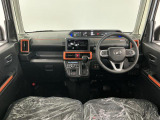 【インパネ】運転のしやすさを最優先に設計された見晴らしの良いフロントビュー。車両間隔が掴みやすく狭い道でも安心♪「安全」と「品質」を最優先に、安心してお乗りいただけるクルマを提供いたします。