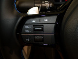 【ステアリングリモコン】ステアリングにオーディオ調節可能なスイッチが装備されていますので運転中でも視線をそらさずにオーディオの調節が可能です!
