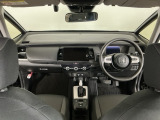 【前方視界】開放的な前方視界!運転がしやすく疲れにくいです♪窓が大きく、見通しがとっても良いおクルマですよ♪