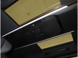 希少なガラスルーフ付き車です。