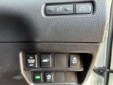 運転席右側には各種スイッチがあります!