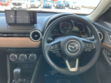 人間工学を駆使して設計された運転席は、ハンドルから手が届きやすい位置にスイッチ類が配置され、ロングドライブなども快適に楽しめます。