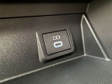 充電用USB端子付き。スマートフォンなどの充電に便利です。