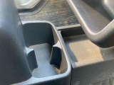 長距離運転には欠かせないドリンクホルダーです。