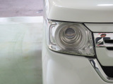 LEDヘッドライトは、点灯の瞬間から光量を発揮し、突然暗くなるトンネルなどでの安定感を高めます。