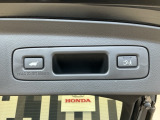 お好みの位置で止められるメモリー機能付の電動リアゲートです!後ろが狭い駐車場でもスムーズに荷物を積めて、さらに背が低い人の手がムリなく届く高さで止めることも可能です!