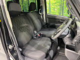 運転席シート廻りは使用感も少なく、良好な状態となっています。丁寧に使われていたことがよくわかりますね。