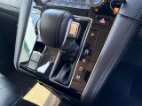 【 シフト 】スムーズなシフトチェンジで快適にお車を操縦していただけます!//