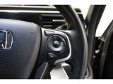 Hondaセンシングの機能のひとつ、アダプティブクルーズコントロール付!アクセルから足を離しても設定したスピードと前車との車間を保ち走行してくれます!車線維持もアシスト☆高速道路で疲労軽減ですね☆