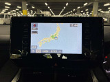 ディスプレイオーディオやカーナビは、現代のドライブにおいて欠かせない装備のひとつです。初めての場所でも迷いにくく、快適なルート案内で運転をサポートします。移動中のエンターテインメント性も高まります。