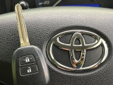 【キーレス】少し離れた場所からでもボタン一つでドアの開錠・施錠ができるのでとっても便利!ドアの鍵穴周りに傷をつけることもありません♪