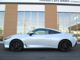納車前には外装・内装のクリーニングを実施しております。クリーニングはご協力をいただいている業者様と共同でより良い品質を追求しております。※車両状態によっては店頭展示前に実施