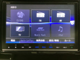 ワイド画面のナビゲーションは、フルセグTV対応のGathers純正メモリーナビを搭載しています。ナビに曲を記憶させるミュージックサーバー使用時は、別途SDカードが必要になります。