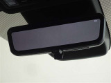 デジタルインナーミラーを装備してます。後部座席の人や大きな荷物で後方の視界を遮られることがありません。