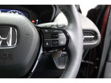 Hondaセンシングの機能のひとつ、アダプティブクルーズコントロール付!アクセルから足を離しても設定したスピードと前車との車間を保ち走行してくれます!車線維持もアシスト☆高速道路で疲労軽減ですね☆