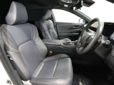 ゆったり室内で運転もしやすいです♪使い勝手の良い配置も考えられています!!