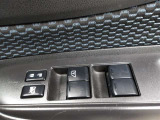 運転席はオートパワーウィンドウ☆窓の全閉全開が自動で出来るので便利ですよ♪
