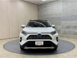 お車購入のポイントとなるフロントマスクです。上質で迫力あるデザインですね☆☆