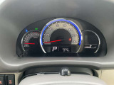 視認性の高いメーターで運転情報を的確に把握できます