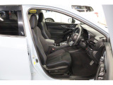 運転席も気になる大きなダメージが少なく綺麗な状態が保たれております!