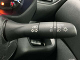 【オートライト】車のセンサーが周囲の明るさを感知し、自動でヘッドライトを点灯・消灯する機能です。この機能は夕暮れ時の交通事故が多い時間帯の安全性を高めてくれます。