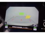 後退時ブレーキアシスト 後退時に衝突の可能性がある場合は、段階的に注意を喚起してくれます。回避操作がない場合は出力とブレーキの制御により、衝突回避、または被害を軽減してくれます